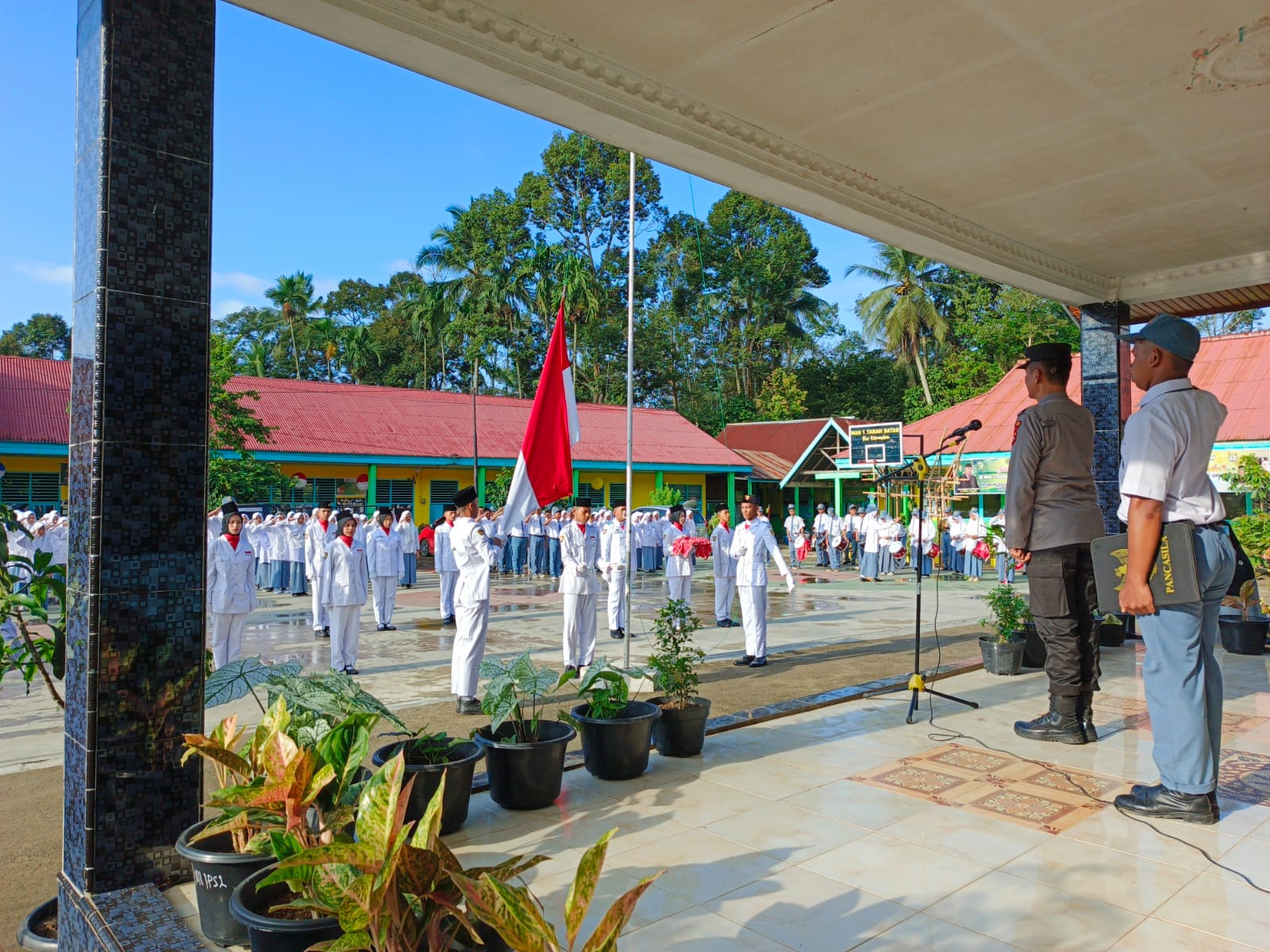 Motivasi Warga Mansuta Kasat Bimas Polres Tanah Datar Berikan Amanat Upacara